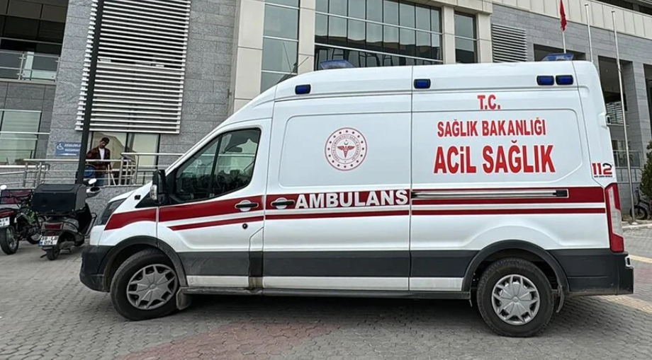 Sakarya'da devrilen traktörün sürücüsü ağır yaralandı