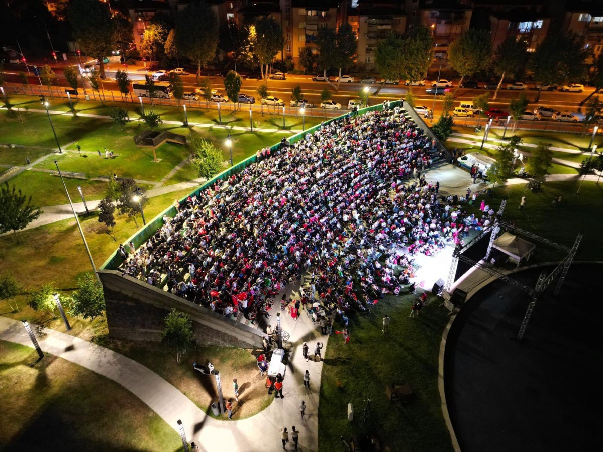 Büyükşehir’den iki dev ekran